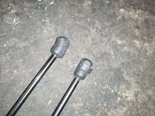 Actuador izquierdo del capó OEM 5TA823359C VW Touran image 4