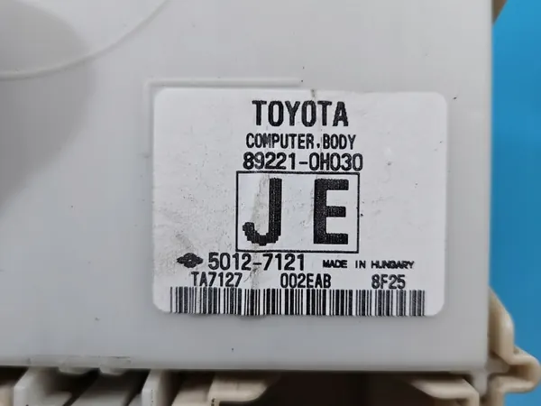 Toyota sulakekotelo OEM 89221-0H030 Aygo II:lle 2014-2022 image 3