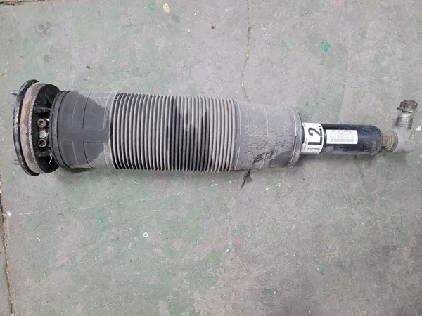 Mercedes W221 Främre Stötdämpare Vänster A2213208313 image 3