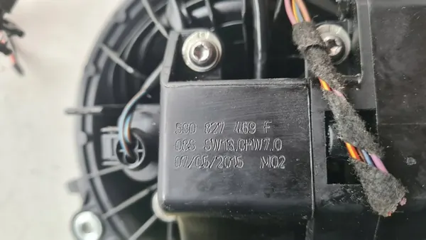 Audi OE 5G0827469F image 6