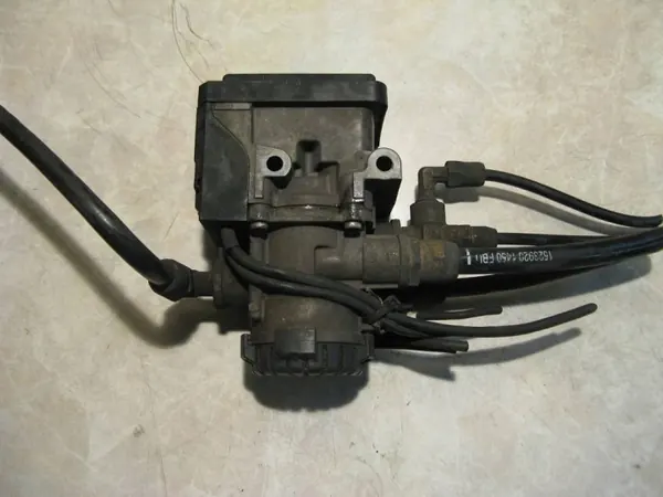 Scania R Bremsventil OEM K000085 1857012 - Gebraucht image 2