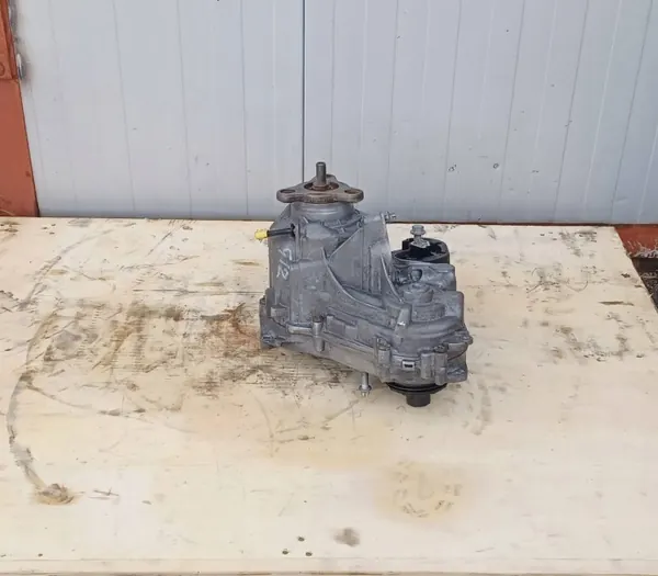 BMW Verteilergetriebe OEM 13774410-BMW Gebraucht image 3
