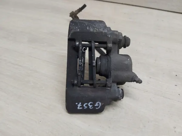 Toyota Yaris Verso/Yaris I takaoikea jarrupuristin OEM image 3