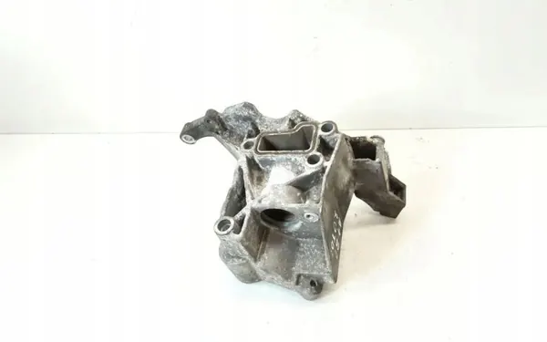 Stuurbekrachtigingspompbevestiging OEM 059145169P image 2