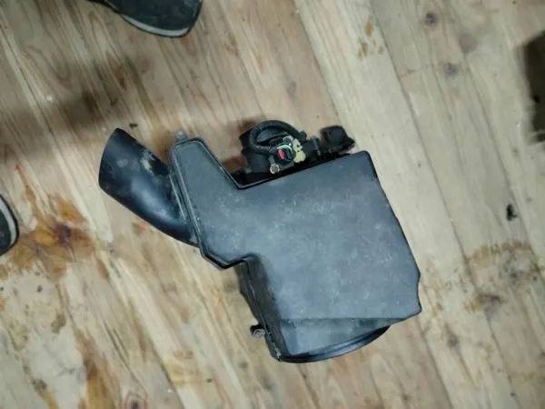 Boîtier Filtre à Air OEM AV61-9600-CE pour Ford Focus MK3 image 3