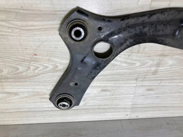 Braccio di controllo inferiore anteriore destro Nissan Juke II F16 2023 OEM 545009574R image 2