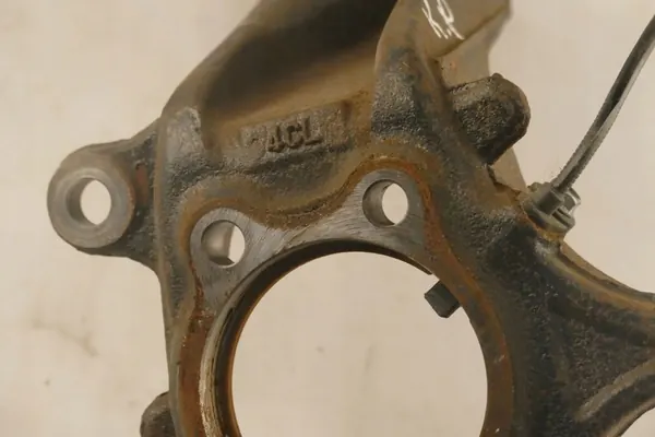 Nissan X-Trail T32 2016 Mozzo ruota anteriore sinistro OEM 4CL image 4