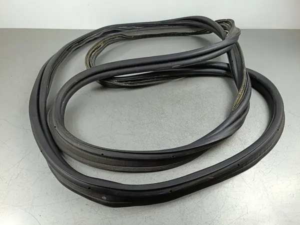 Joint de hayon Jeep Grand Wagoneer 2022 FOB55715 image 2