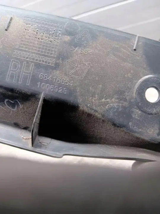 Chrysler Pacifica Lado Derecho OEM 68416654 image 3