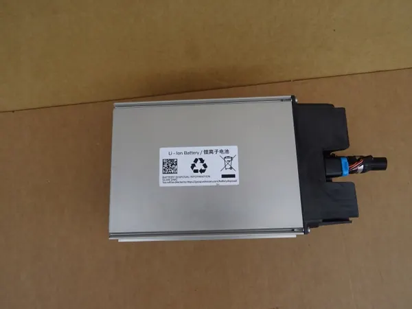 Batería Volvo CX60 II OEM 32371368 - 8Ah Usada image 3