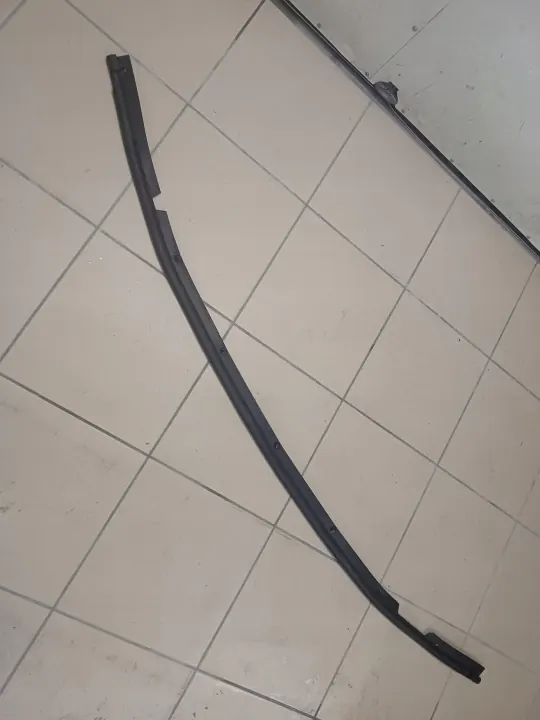 Junta do capô Dodge Durango OEM P68084598AC - Usado image 2