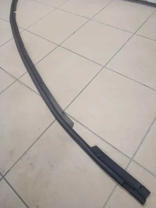 Junta do capô Dodge Durango OEM P68084598AC - Usado image 3