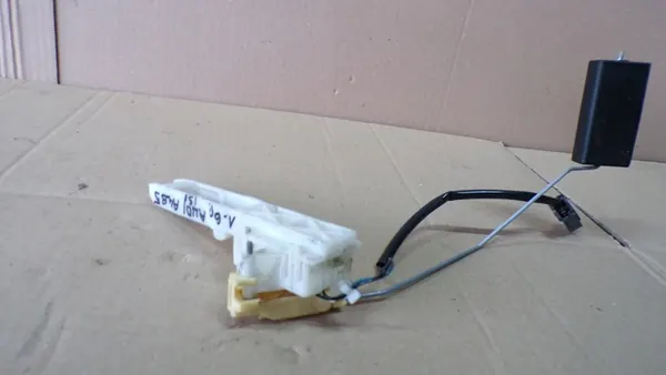 Kraftstoffstandsensor AUDI A4 B5 1.6 8V 8D0919673C image 5