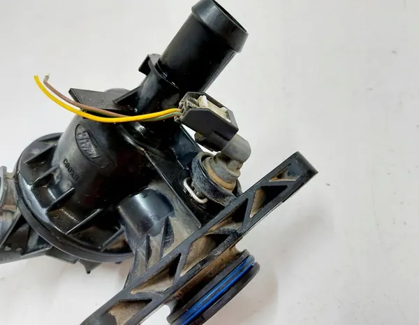 Carcasa de termostato Ford OE KK2Q-9K478-CA image 4