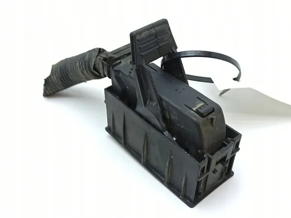 Conector do controlador/bomba ABS Hyundai i40 image 8