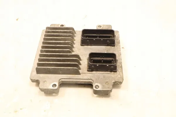 Ordinateur de moteur Opel Astra J 1.6 image 4