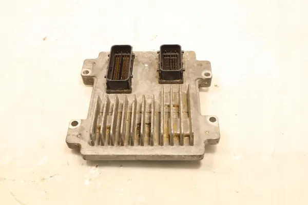 Ordinateur de moteur Opel Astra J 1.6 image 5