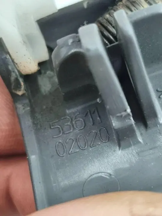 Toyota Sienna konepellin avauskahva OEM 53611 image 3