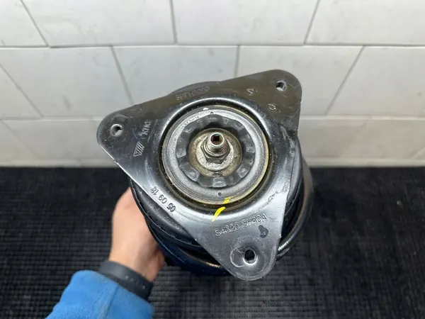 Ammortizzatore anteriore con molla Renault Koleos II 543030343R image 2