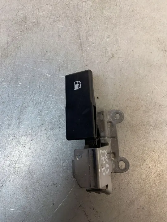 Subaru polttoaineläppäaukon vipu OEM FBZ17582 image 2
