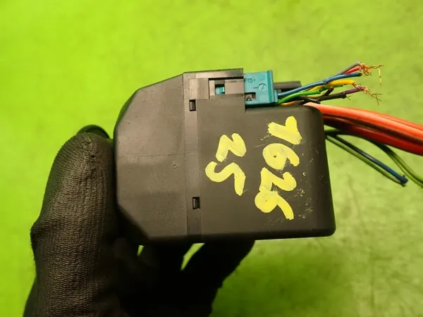 Ontsteekschakelaar OEM 2105450208Q2 Mercedes W208 image 3