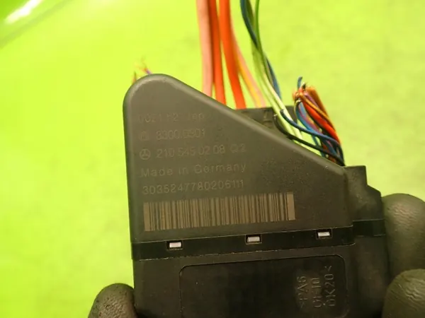 Ontsteekschakelaar OEM 2105450208Q2 Mercedes W208 image 5