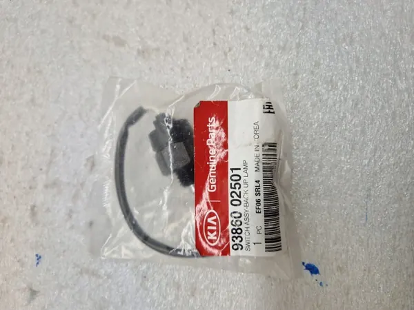 Interruptor Luces Marcha Atrás Kia 93860-02501 - OEM image 2
