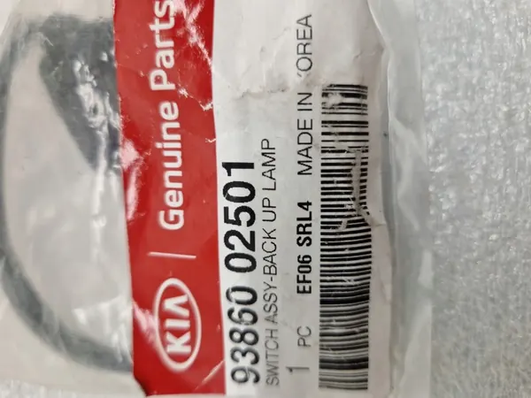 Interruptor Luces Marcha Atrás Kia 93860-02501 - OEM image 3