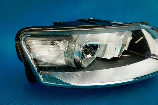 Oikea Kaksoishalogeenivalo Audi A6 C6 2005-2010 OEM image 3