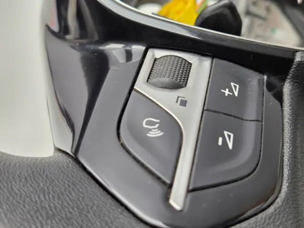 Volante OEM YH01 20R PARTNER 0584 - Usado image 5