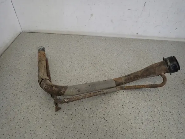 Pescoço de enchimento combustível Toyota Yaris I 99-05 OEM image 5
