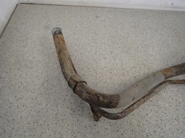 Pescoço de enchimento combustível Toyota Yaris I 99-05 OEM image 7