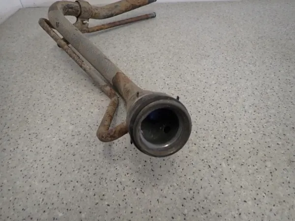 Pescoço de enchimento combustível Toyota Yaris I 99-05 OEM image 8