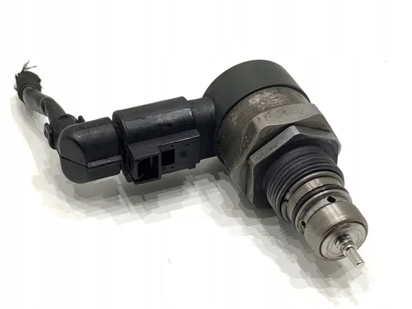 Fuel Pressure Regulator Skoda Superb II 057130764H image 2