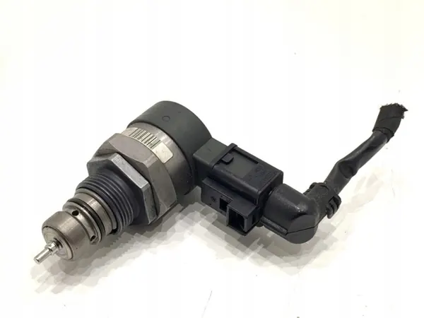 Fuel Pressure Regulator Skoda Superb II 057130764H image 3