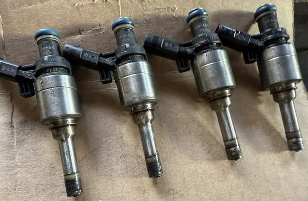 AUDI A4 B8 EXEO A5 1.8 TFSI Iniettore 06H906036F image 5