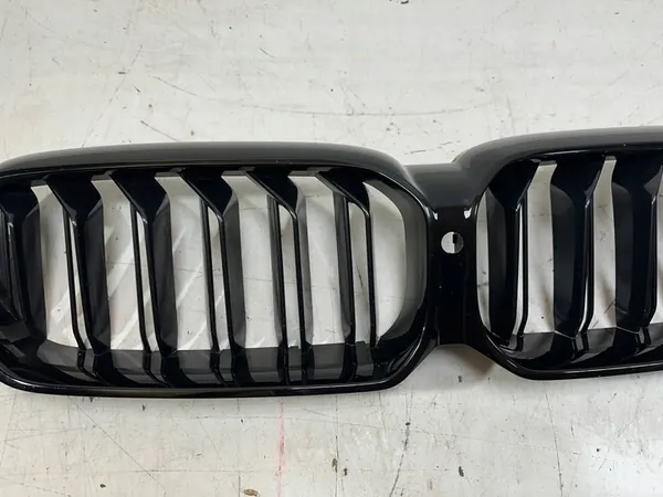 BMW M5 F90 Competition Grille 511318517811 image 4