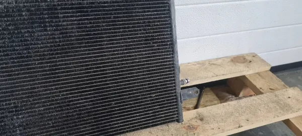 Audi OE 4F0260401Q gebruikte airco-condensor image 5
