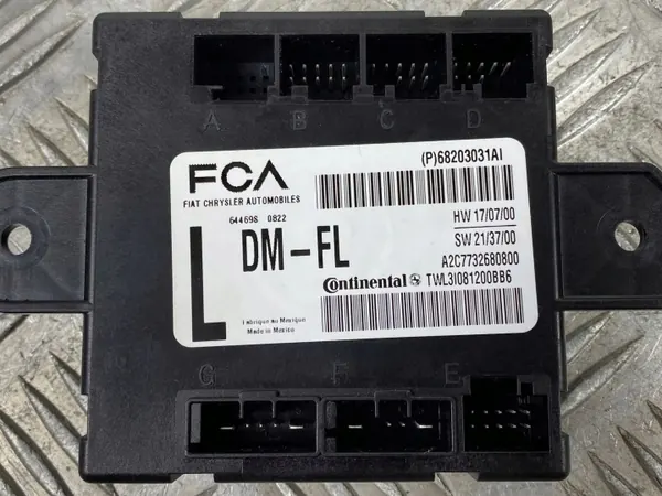Módulo de puerta Jeep Grand Cherokee WL OEM P68203031AI image 5