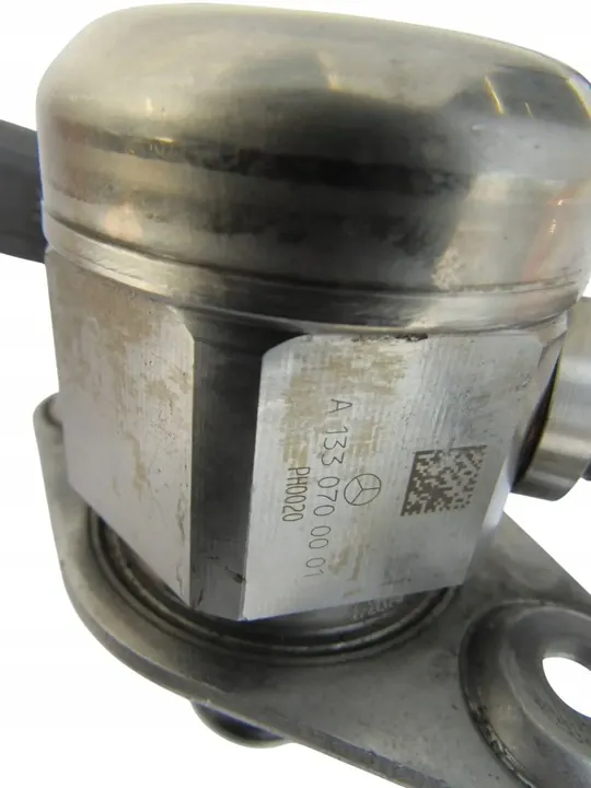 MERCEDES A W176 45 AMG Brandstofpomp Slang A1330700001 image 4