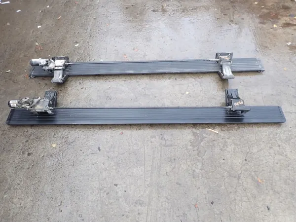 OEM 68275813AB Sähköiset astinlaudat Dodge RAM:lle image 2