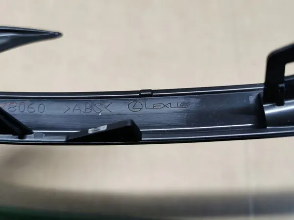 Lexus NX II 21- Moldura Para-choques Traseiro Direito OEM 52565-78060 image 7