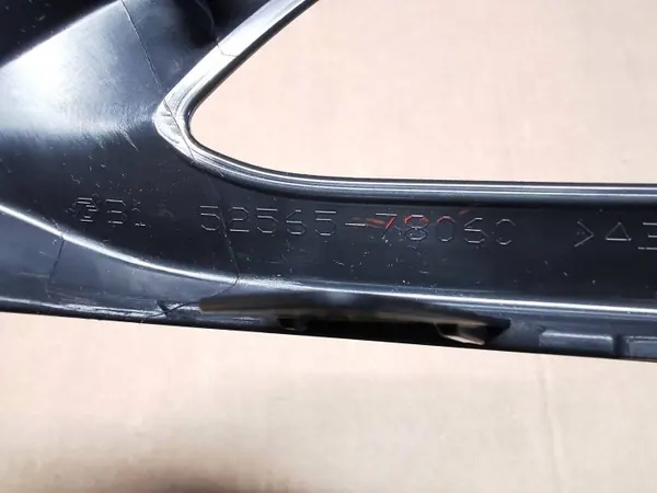 Lexus NX II 21- Moldura Para-choques Traseiro Direito OEM 52565-78060 image 8