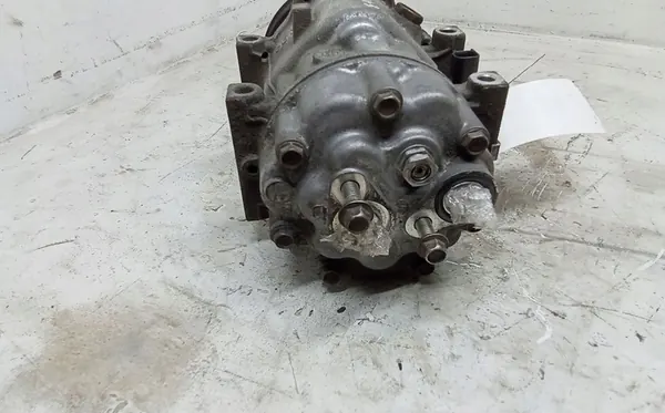 Ilmastointikompressori VOLVO V50 2.0L diesel 2004 OEM 30666141 image 5