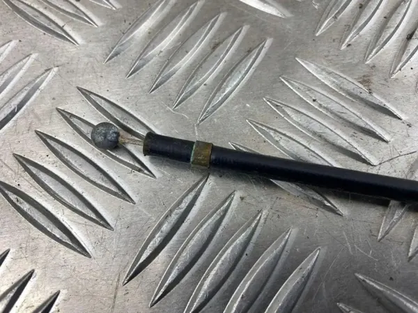 VW Passat B7 konepeltilukkoköysi OEM 3C2823535A image 3