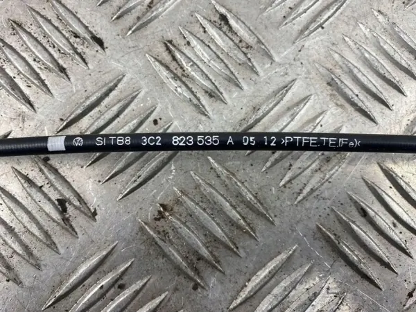 VW Passat B7 konepeltilukkoköysi OEM 3C2823535A image 4
