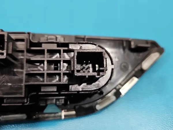 Raam- en Spiegelschakelaar Peugeot 3008 II OEM 98319739ZD image 6