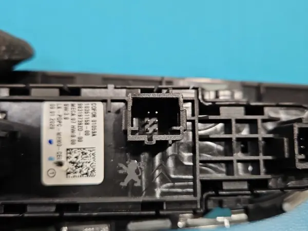 Raam- en Spiegelschakelaar Peugeot 3008 II OEM 98319739ZD image 7