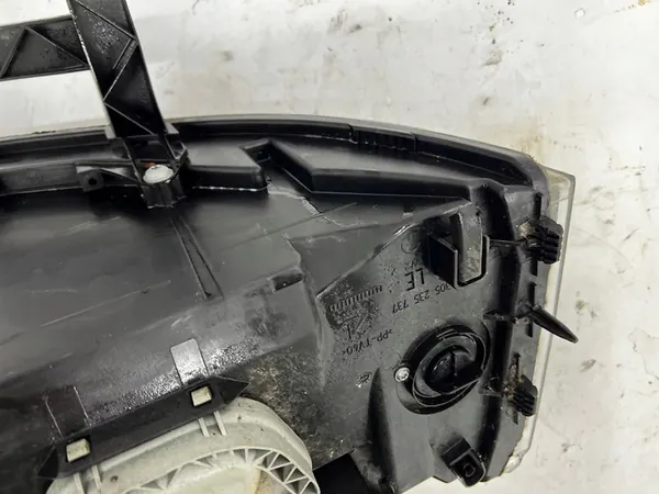 Farol Dianteiro Esquerdo VW Transporter T5 image 9