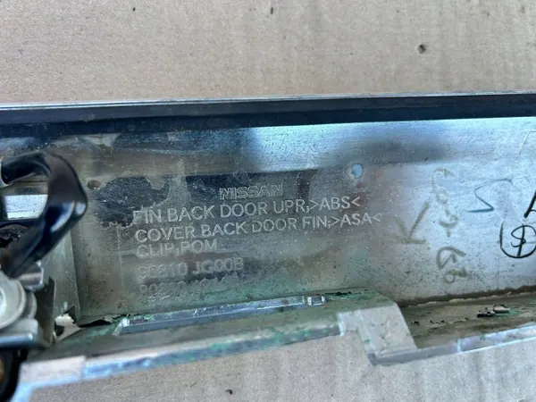 Nissan X-Trail T31 Kofferbakklep Strip OEM 90810JG00B image 6